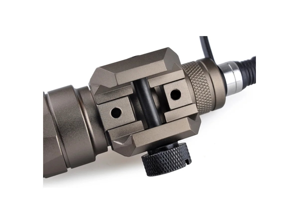 Night Evolution lanterna tactica M300B Dark Earth 2